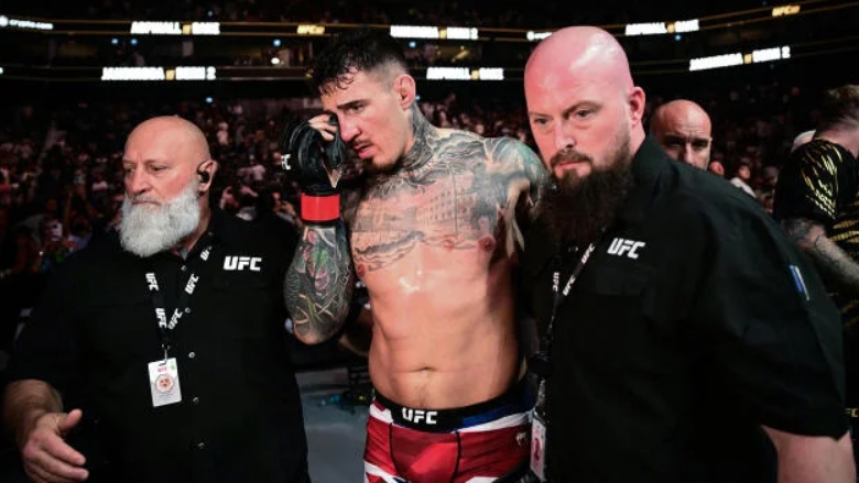 Tom Aspinall bị chọc mắt, UFC 321 kết thúc trong thảm họa