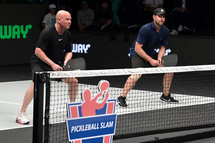 Waters đối đầu Agassi trong “Trận chiến giới tính” Pickleball tại Las Vegas Waters đối đầu Agassi trong “Trận chiến giới tính” Pickleball tại Las Vegas