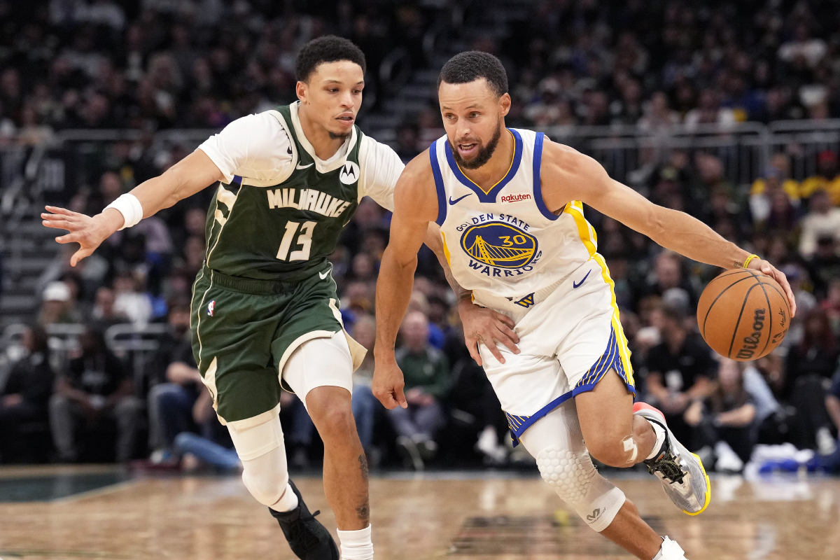 HLV Steve Kerr thừa nhận vấn đề nghiêm trọng của Warriors sau màn sẩy chân trước MIlwaukee Bucks HLV Steve Kerr thừa nhận vấn đề nghiêm trọng của Warriors sau màn sẩy chân trước MIlwaukee Bucks