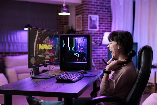 Game thủ dành nhiều thời gian xem hơn là chơi – Tín hiệu cảnh báo cho ngành game và Esports Game thủ dành nhiều thời gian xem hơn là chơi – Tín hiệu cảnh báo cho ngành game và Esports