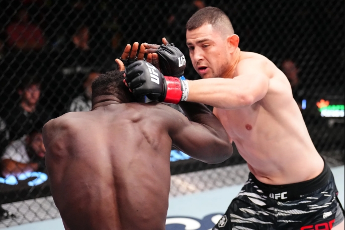 Steve Garcia hạ David Onama bằng loạt đòn bão táp tại UFC Vegas 110