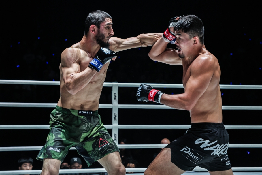 ONE 173: Christian Lee sẽ “nghiền nát” Alibeg Rasulov ở trận tái đấu?