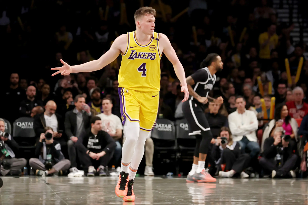 Ký giả thân Los Angeles Lakers chỉ ra 3 cầu thủ có khả năng bị Ký giả thân Los Angeles Lakers chỉ ra 3 cầu thủ có khả năng bị