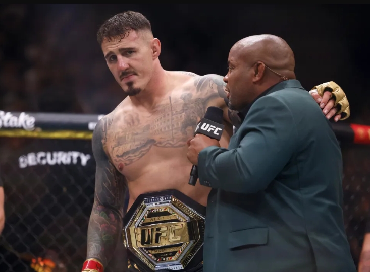 Daniel Cormier chỉ trích Jon Jones vì quá khắt khe với Tom Aspinall sau UFC 321