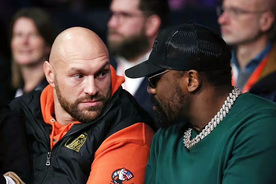 Tyson Fury trở lại s&agrave;n boxing đấu Usyk với điều kiện duy nhất...