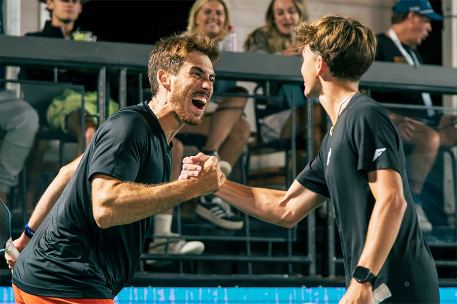 Patriquin, Staksrud gây sốc khi đánh bại Ben Johns ở bán kết tại giải Vô địch Pickleball Thế giới Patriquin, Staksrud gây sốc khi đánh bại Ben Johns ở bán kết tại giải Vô địch Pickleball Thế giới