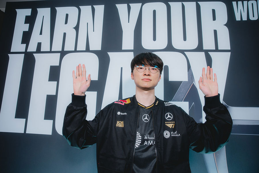 T1 v&ocirc; địch CKTG 2025: Faker lần thứ 6 bước l&ecirc;n đỉnh thế giới!