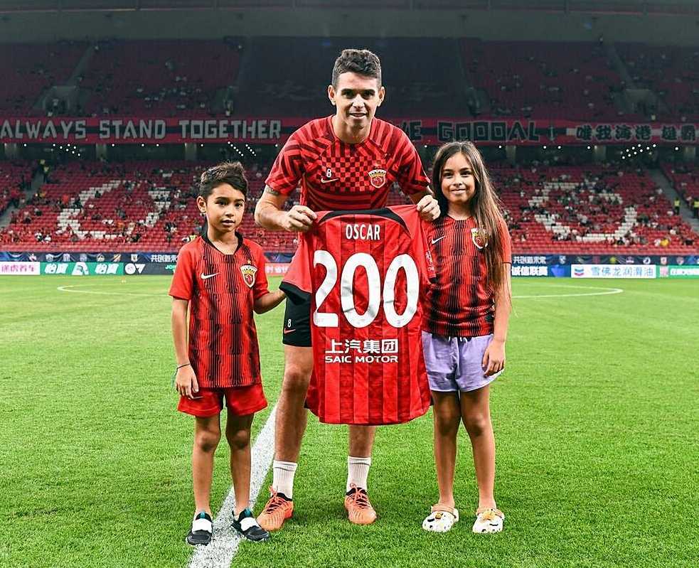 Cựu ngôi sao Chelsea Oscar giải nghệ sau vụ đột quỵ và kiếm gần 1/5 tỷ đô la Cựu ngôi sao Chelsea Oscar giải nghệ sau vụ đột quỵ và kiếm gần 1/5 tỷ đô la