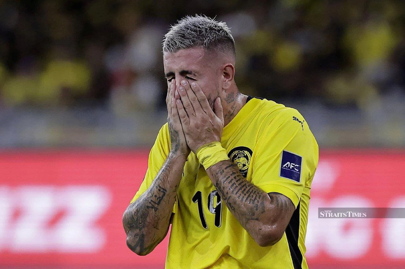 Nỗi đau xé lòng của cầu thủ nhập tịch Malaysia: Bị CLB Colombia cắt hợp đồng sau án phạt FIFA