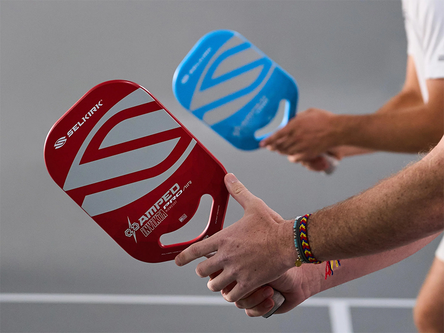 So sánh hai kiểu cấu tạo vợt pickleball: Phương pháp “sandwich” và ép nhiệt So sánh hai kiểu cấu tạo vợt pickleball: Phương pháp “sandwich” và ép nhiệt