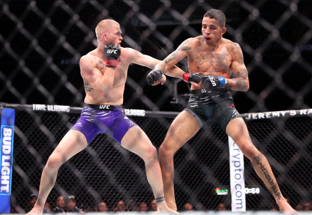Carlos Prates: Tôi có thể vượt mặt Ian Garry nhờ chiến thắng ở UFC 322