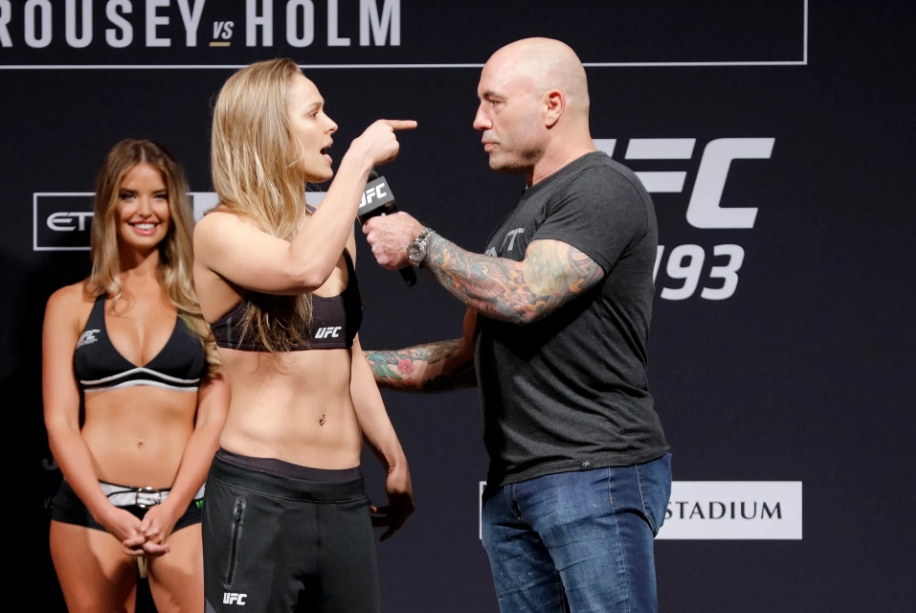 Joe Rogan so sánh Ronda Rousey "như pitbull" sau khi bị chỉ trích