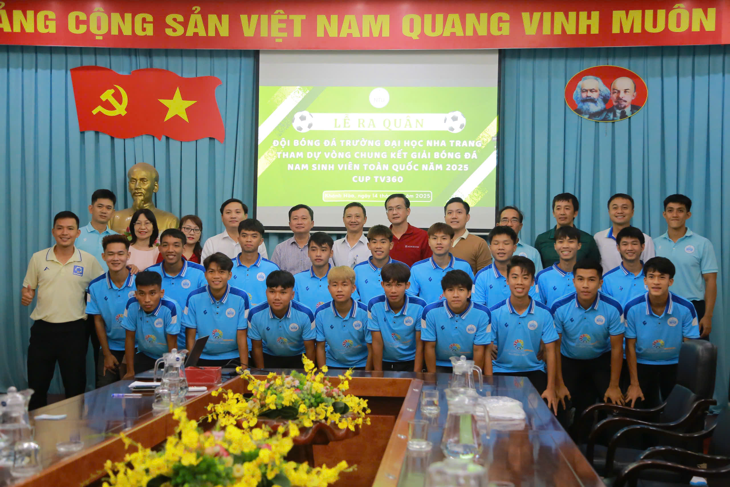 Khí thế ngày xuất quân: Trường ĐH Nha Trang sẵn sàng chinh phục VCK NUC bóng đá 2025