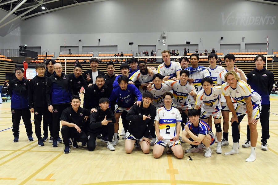 Toray Arrows tạo địa chấn khi hạ Nagano, nhưng Osaka vẫn giữ vững ngôi đầu