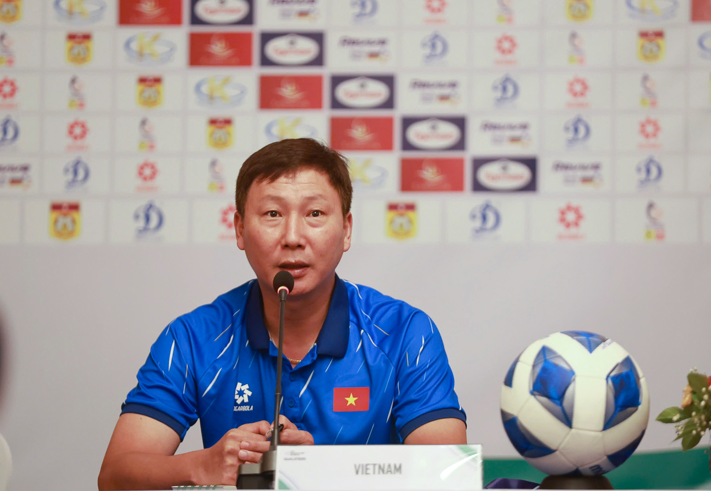 HLV Kim Sang Sik kỳ vọng Xuân Son ghi bàn vào lưới Lào