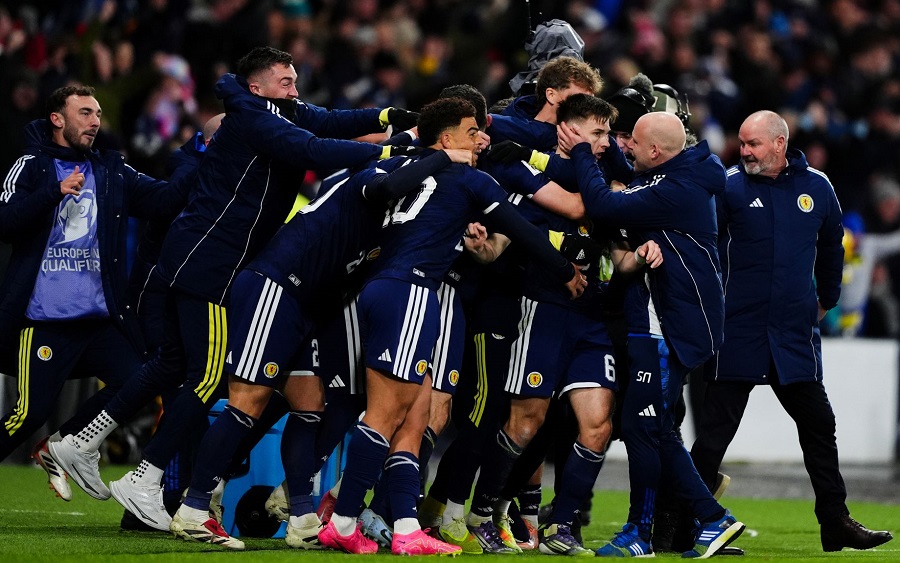 Scotland trở lại World Cup sau gần 3 thập kỷ nhờ màn ngược dòng ngoạn mục
