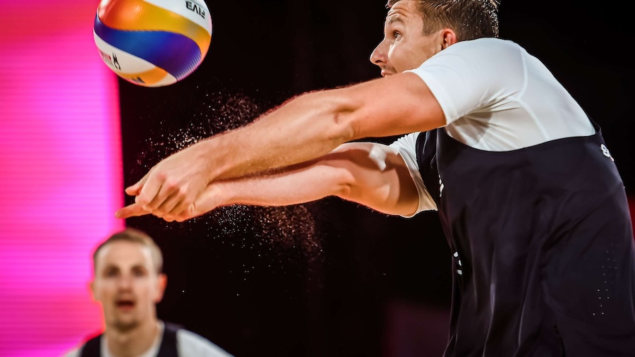 8 tấm vé tứ tứ kết của Giải vô địch bóng chuyền bãi biển nam FIVB tại Adelaide đã có chủ