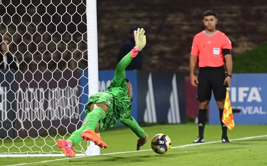 Thủ môn tuyển Brazil cản phá thành công 6 trong 13 cú sút phạt đền ở U17 World Cup