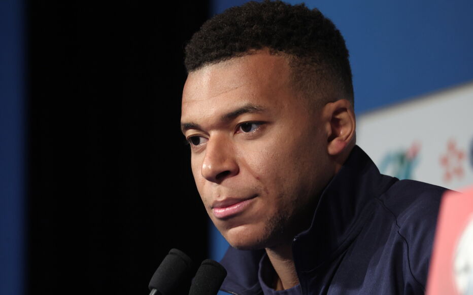 Tại sao chuyến đi Dubai của Mbappe sau khi rút khỏi tuyển Pháp lại gây xôn xao?