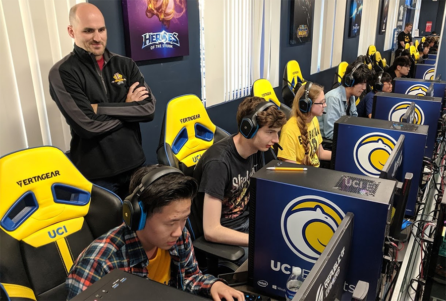 Khám phá vai trò của Coach - Người thầy của ngành Esports Khám phá vai trò của Coach - Người thầy của ngành Esports