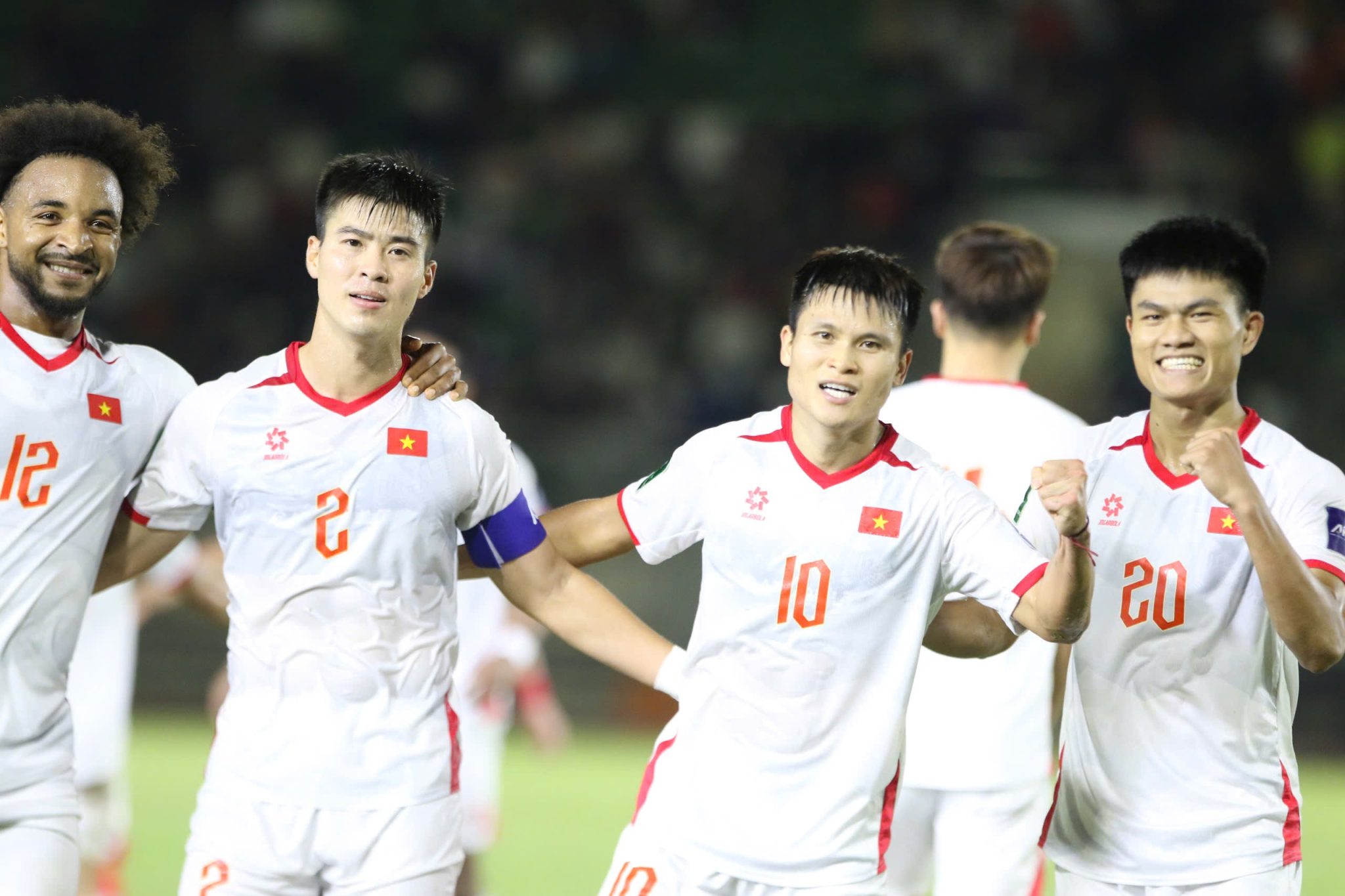 Thắng chật vật Lào, Việt Nam vẫn thăng tiến mạnh mẽ trên BXH FIFA
