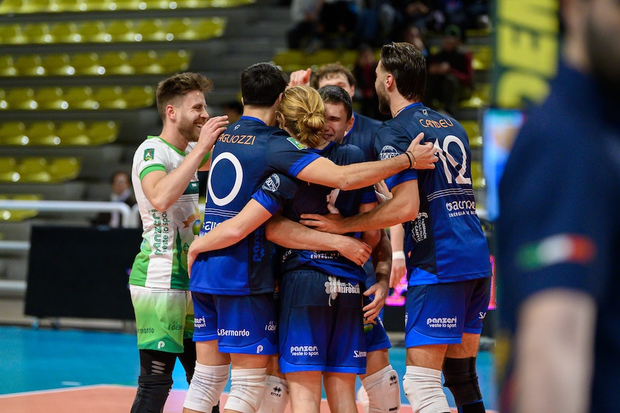 Chủ Nhật nảy lửa ở Taranto: "Săn" điểm quyết định tại Serie A2
