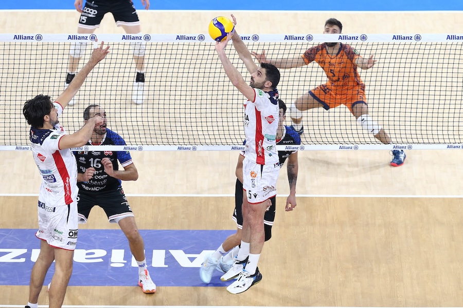 Milano áp đảo Grottazzolina, khép lại vòng 6 SuperLega bằng chiến thắng nhẹ nhàng
