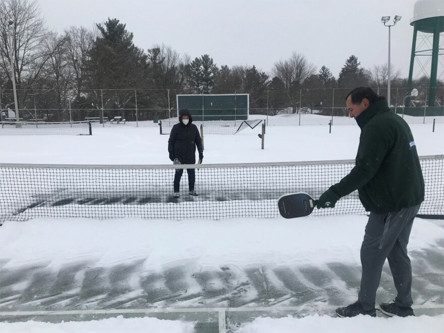 Pickleball trên băng có thật sự là một môn thể thao? Pickleball trên băng có thật sự là một môn thể thao?
