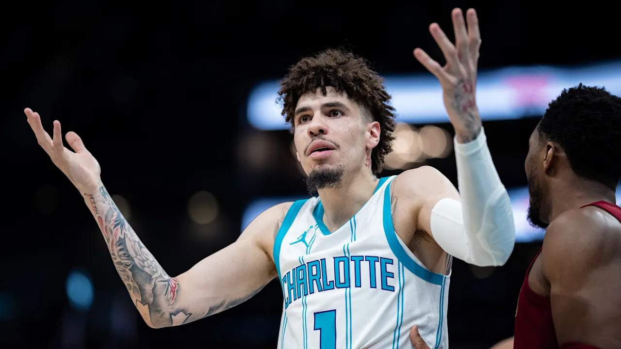 LaMelo Ball bác bỏ tin đồn đòi rời Hornets: LaMelo Ball bác bỏ tin đồn đòi rời Hornets: