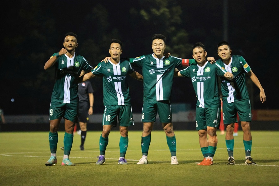 Khi Công Phượng vẫn làm “khán giả”, Minh Vương tỏa sáng rực rỡ