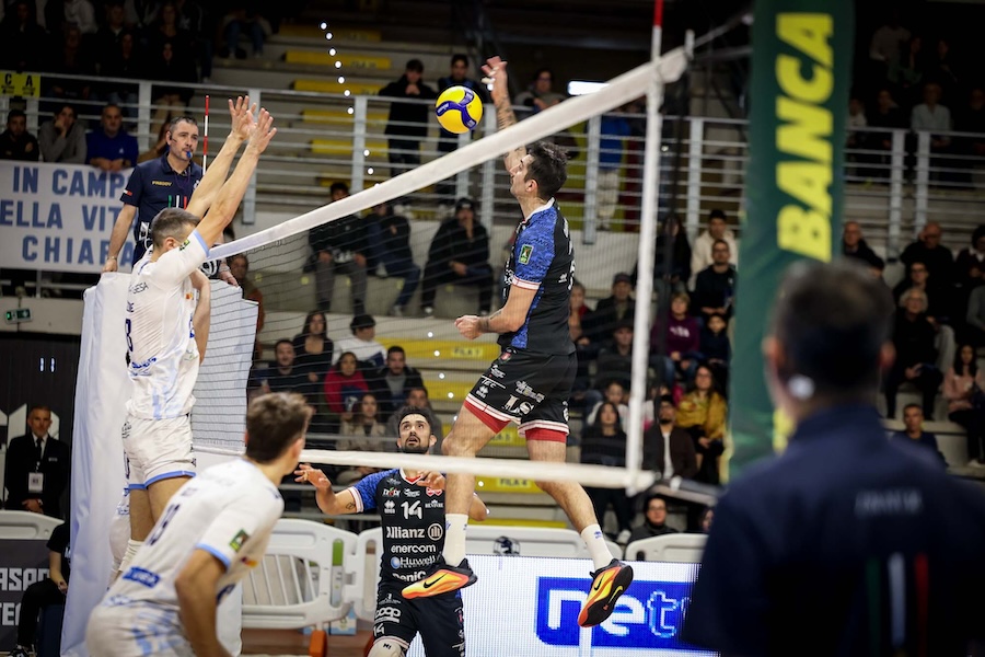 Milano áp đảo Cisterna trong trận mở màn vòng 7 SuperLega