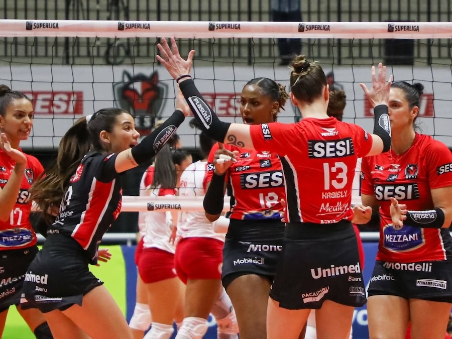 Sesi Bauru thắng áp đảo Tijuca, tiếp tục bám đuổi nhóm đầu Superliga nữ Brazil