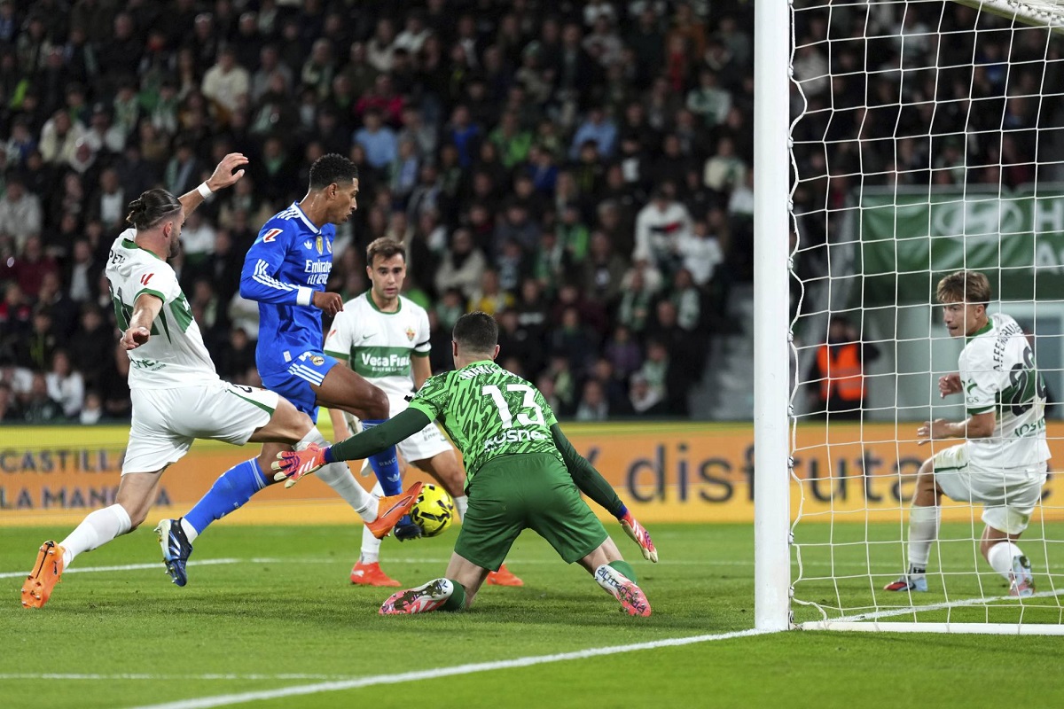 Real Madrid thoát thua sau khi bị đội mới lên hạng phơi bày điểm yếu