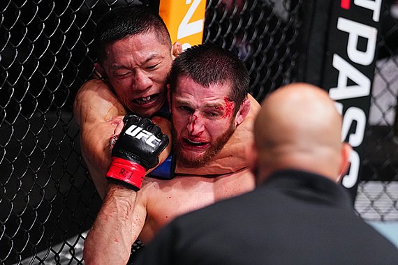 Islam Makhachev có ý tung khăn cứu Tagir Ulanbekov sau "ác mộng" ở UFC Qatar
