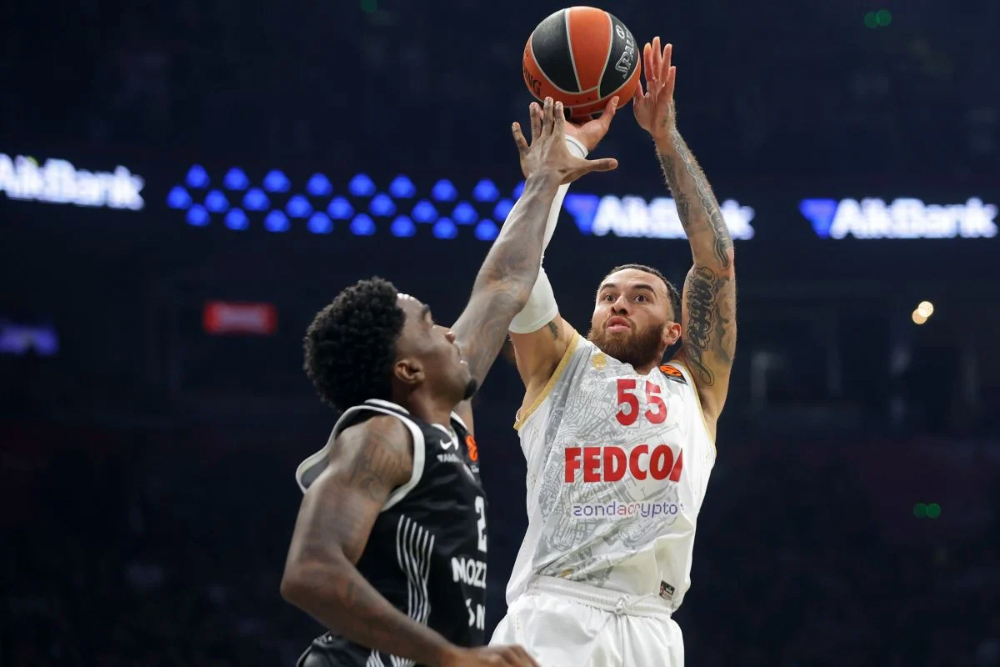 Cựu cầu thủ NBA "đòi đánh trọng tài" ở giải châu Âu, bị treo giò 3 trận