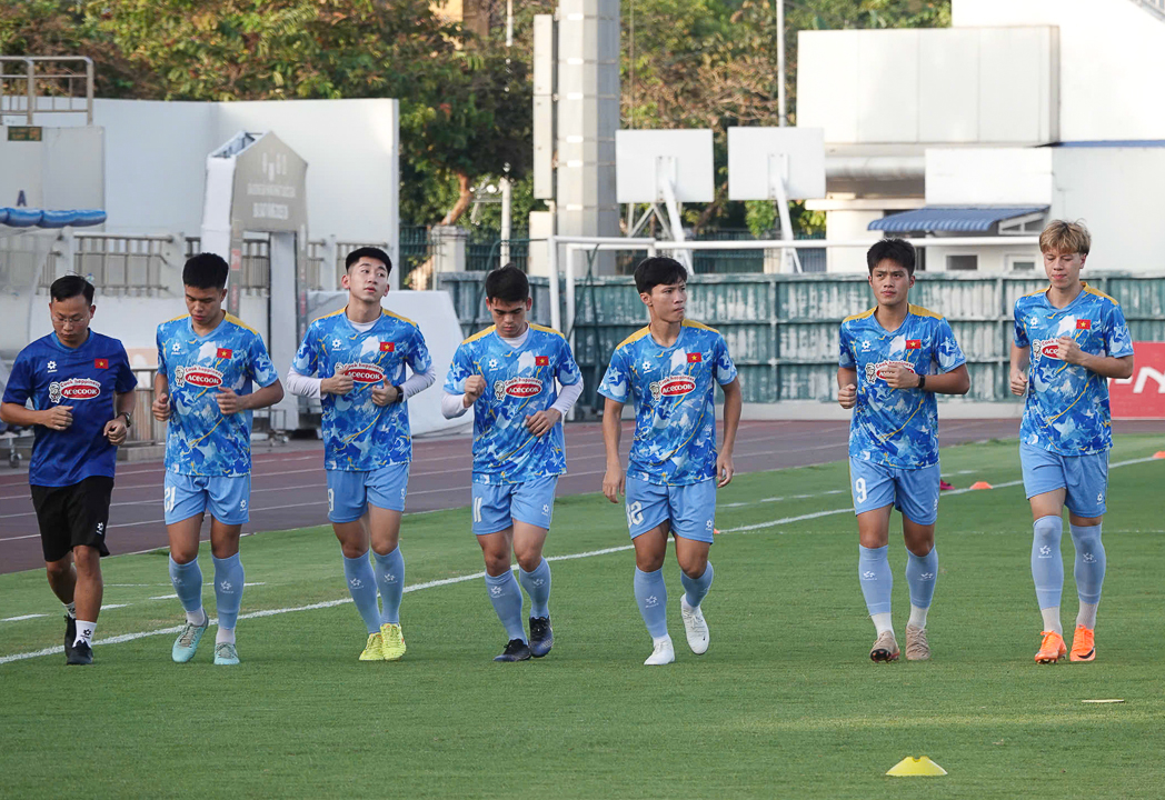 HLV Kim Sang Sik bắt đầu hành trình rèn quân cho SEA Games 33 HLV Kim Sang Sik bắt đầu hành trình rèn quân cho SEA Games 33