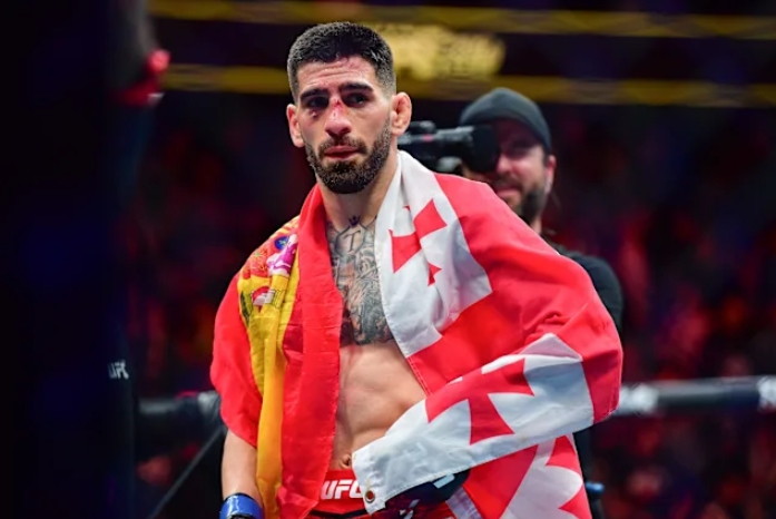 Ilia Topuria than phiền chưa có lịch tái xuất ở UFC