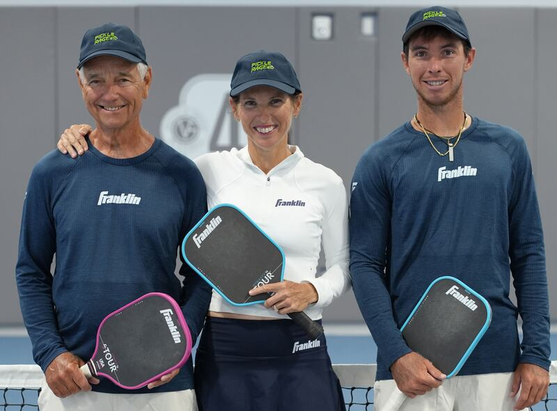 Kỳ nghỉ lễ Tạ ơn của gia đ&igrave;nh Johnson trong l&agrave;ng pickleball