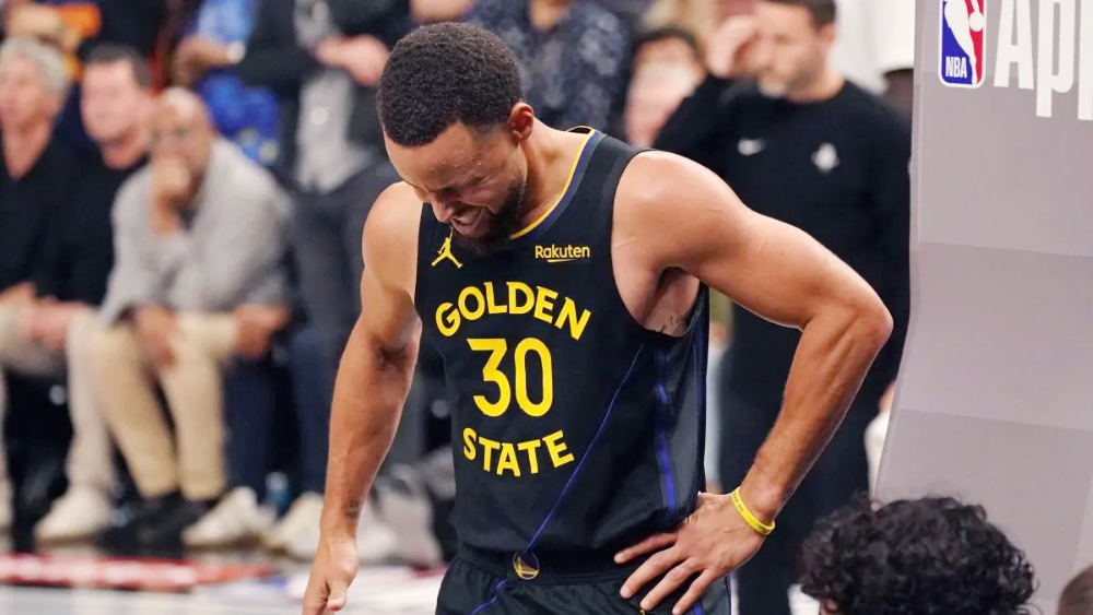 Tranh c&atilde;i nổ ra sau chấn thương của Curry: Lỗi tại Steve Kerr, trọng t&agrave;i hay lối chơi rắn của Rockets?