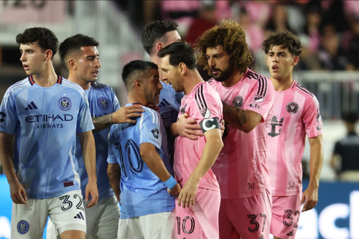 Lý do Messi nóng mặt với cầu thủ đối phương trong trận chung kết MLS miền Đông