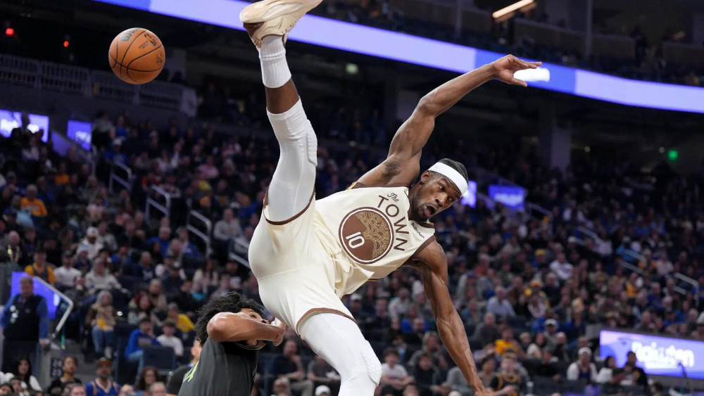 Warriors nín thở: Jimmy Butler dính chấn thương ngay khi Stephen Curry vắng mặt