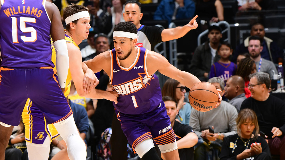 Vận đen tháng 12: Devin Booker lại chấn thương háng, rời sân sớm trong trận thắng Lakers