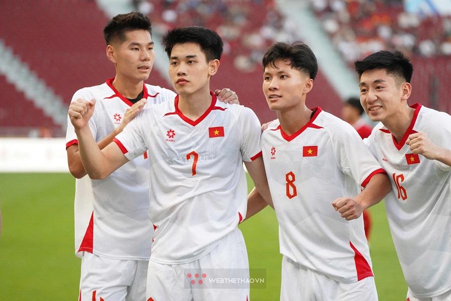 HLV Kim Sang-sik kh&ocirc;ng h&agrave;i l&ograve;ng về b&agrave;n thua của U22 Việt Nam