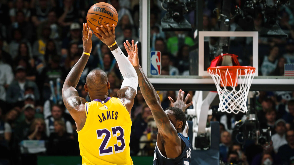 LeBron James hài hước nói về chấn thương của mình tại NBA: "Đó gọi là tuổi già ập đến"