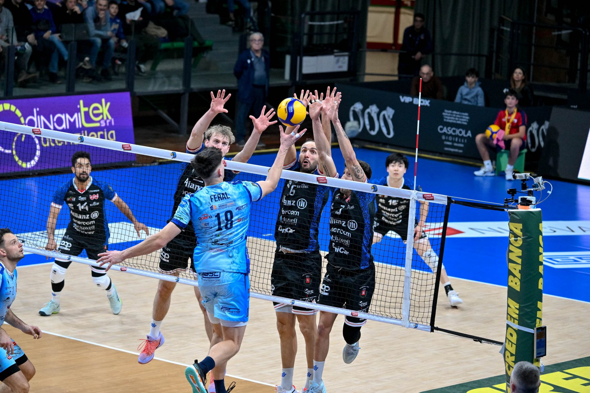 Milano đánh bại Cuneo 3–1, khép lại vòng 9 SuperLega đầy cảm xúc