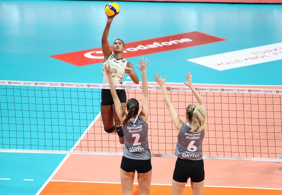 VakifBank mở màn vòng 9 giải VĐQG Thổ Nhĩ Kỳ đầy ấn tượng