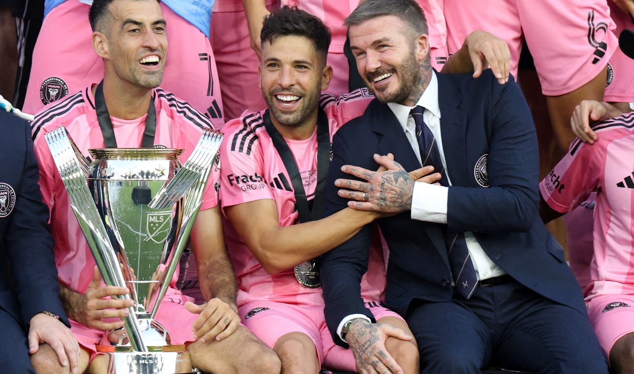 Cuộc giải nghệ đầy ngọt ngào của hai huyền thoại cùng Messi