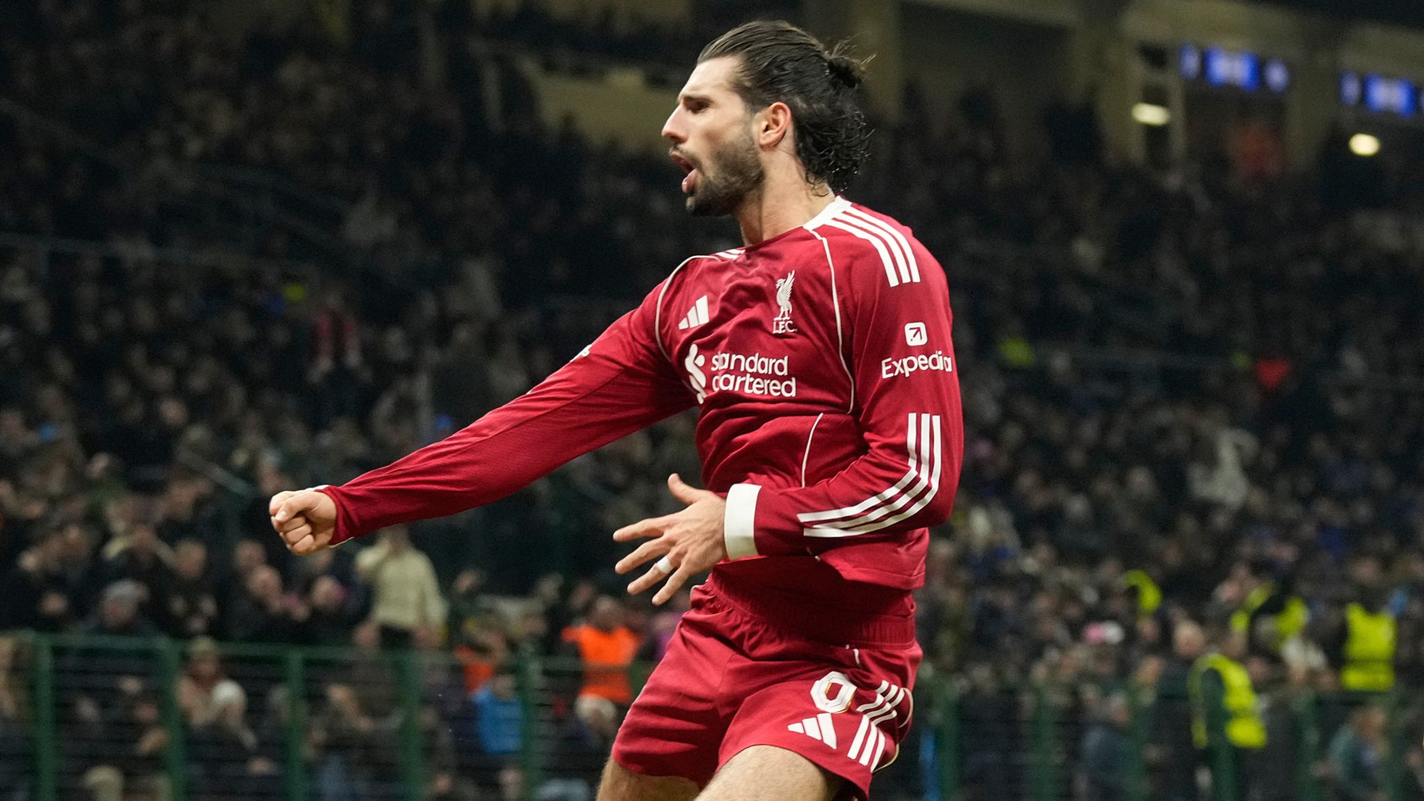 Tranh cãi về VAR giúp Liverpool đánh bại Inter và leo lên Top 8