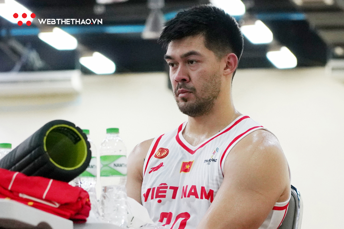 Khoảnh khắc quặn lòng tại SEA Games 33: Tuyển bóng rổ nam Việt Nam ngồi thẫn thờ 10 phút sau khi bị loại