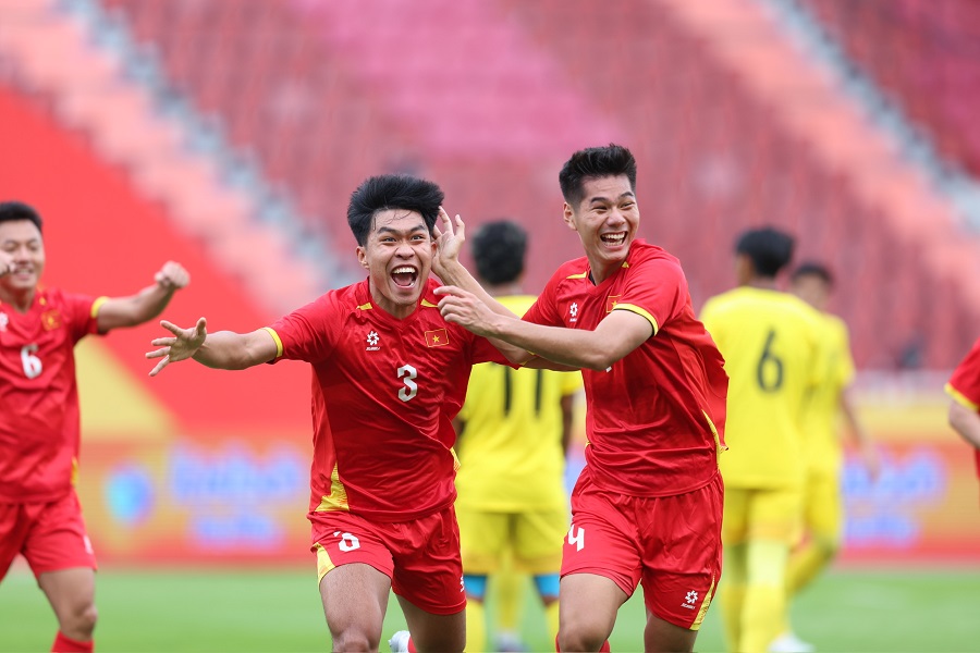 U22 Việt Nam xuất sắc giành ngôi đầu bảng và lọt vào bán kết SEA Games 33